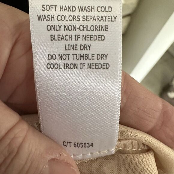 Taylor  Women’s Black Floral Lace Dress W/ Tan Lining Sleeveless Sz 4 Fairygoth - Picture 7 of 7